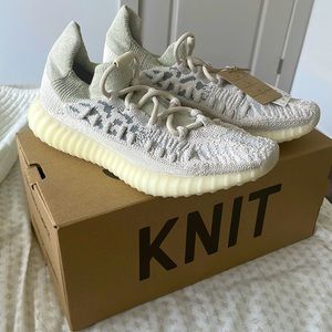 Adidas Knit YZY 350 V2 CMPCT Size 7 Men’s- Women’s 8 (UK 6 1/2)